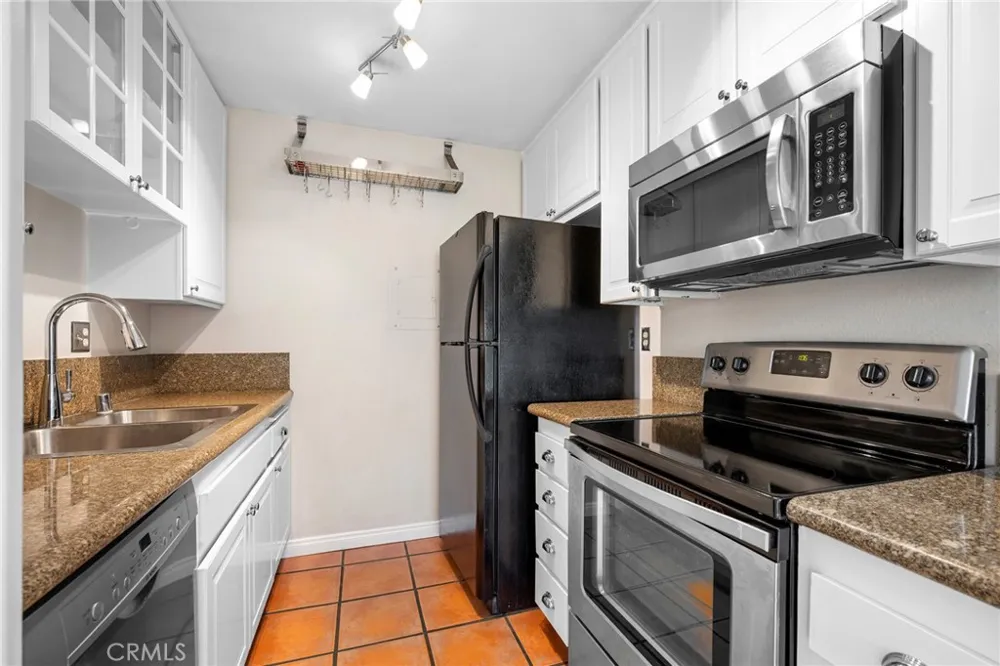 10757 Hortense Street #210 Toluca Lake, CA 91602