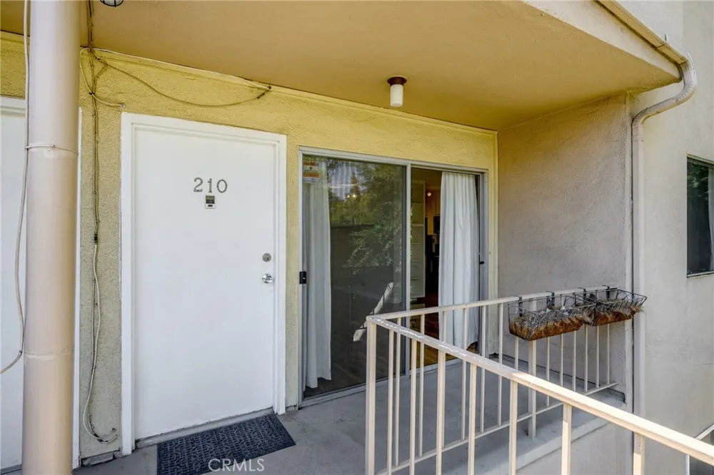 10757 Hortense Street #210 Toluca Lake, CA 91602