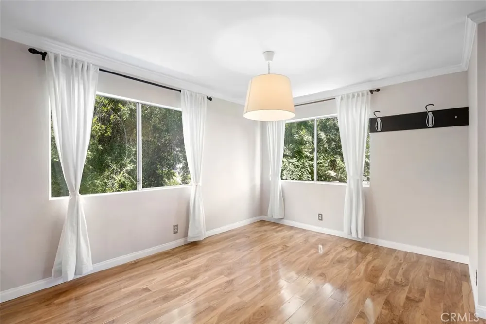 10757 Hortense Street #210 Toluca Lake, CA 91602