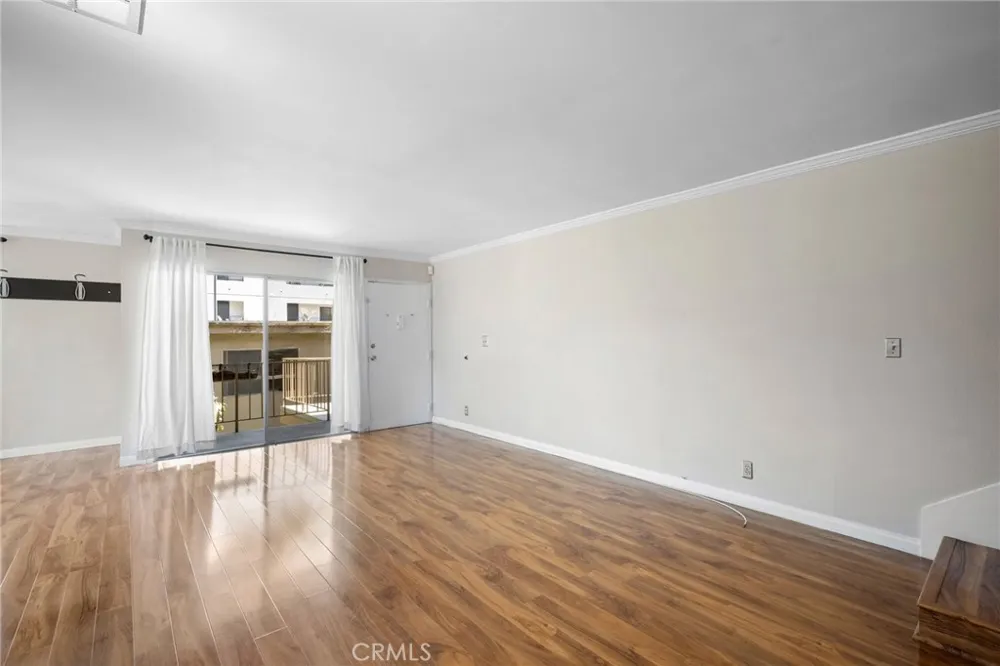10757 Hortense Street #210 Toluca Lake, CA 91602