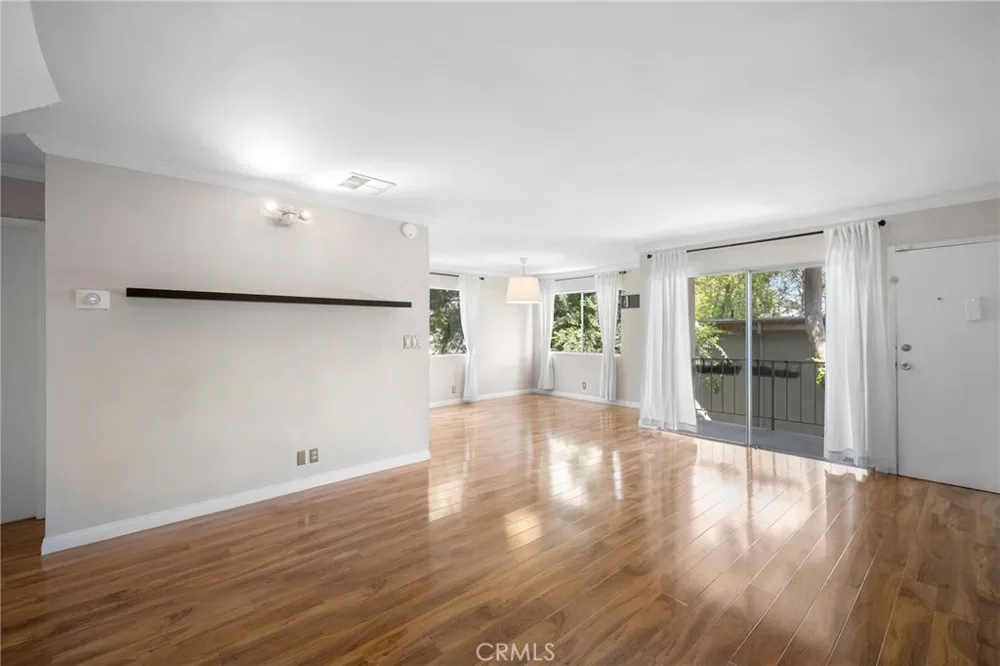 10757 Hortense Street #210 Toluca Lake, CA 91602