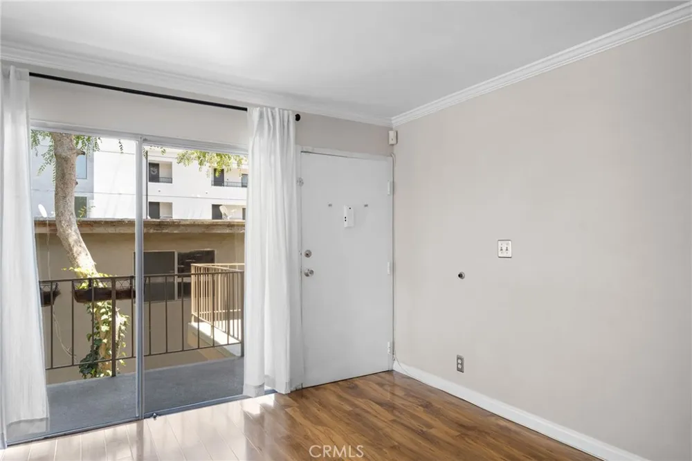 10757 Hortense Street #210 Toluca Lake, CA 91602