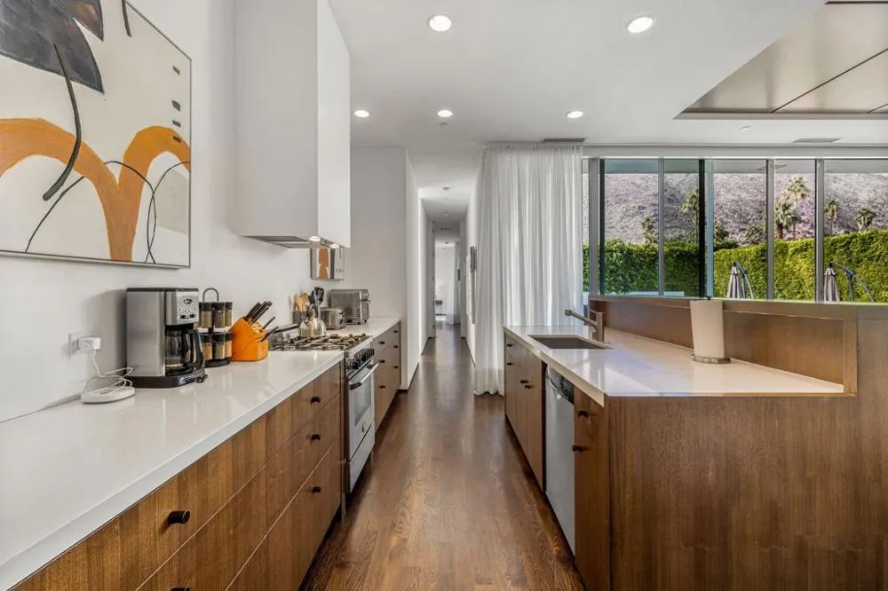 1961 S Palm Canyon Drive Palm Springs, CA 92264