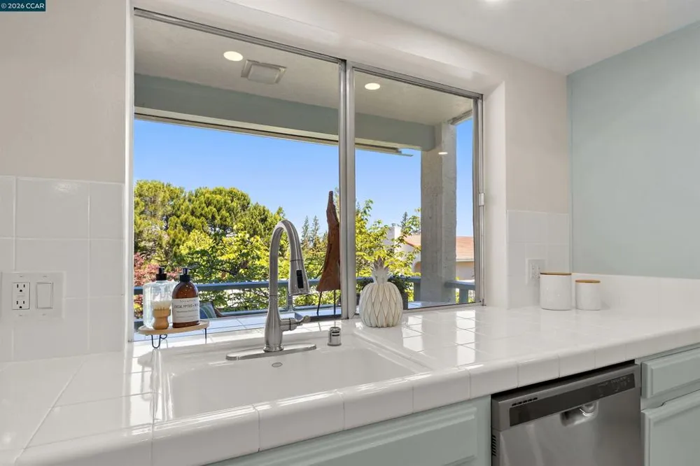 1501 Ptarmigan Dr #7B Walnut Creek, CA 94595