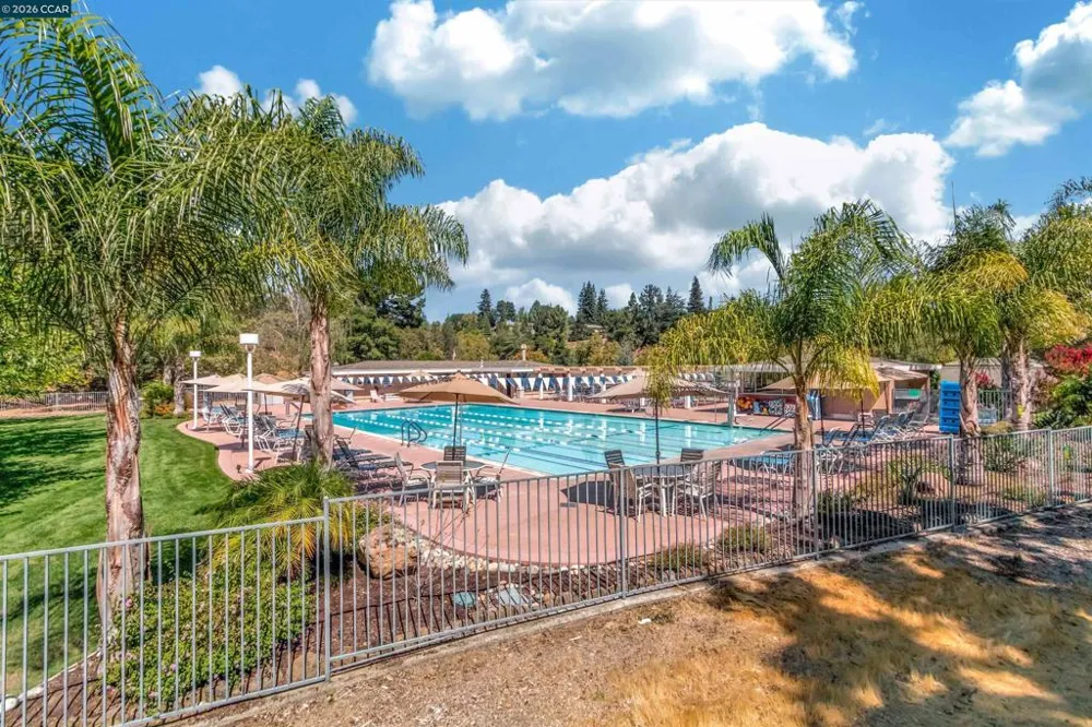 1501 Ptarmigan Dr #7B Walnut Creek, CA 94595
