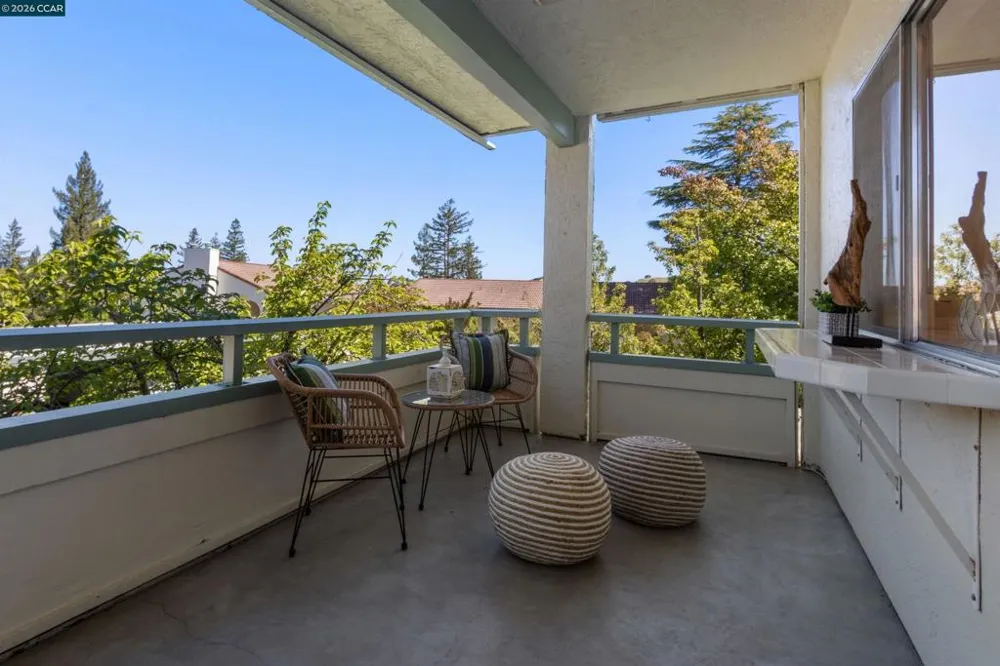 1501 Ptarmigan Dr #7B Walnut Creek, CA 94595