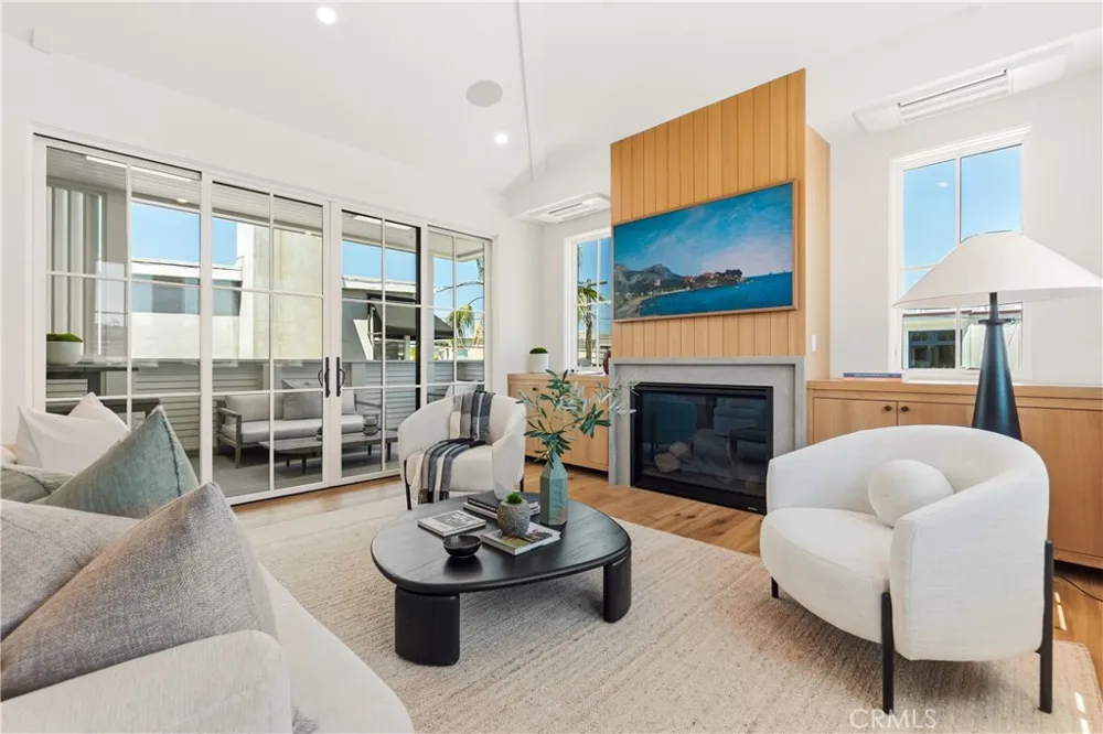 320 1st St Manhattan Beach, CA 90266
