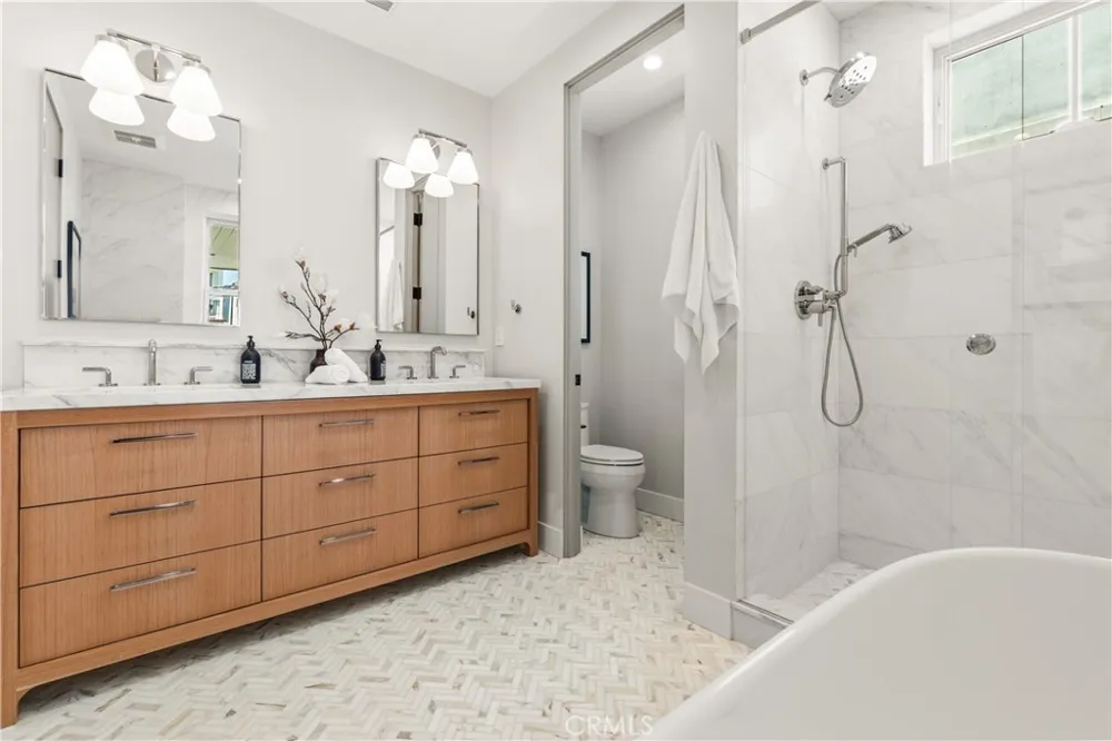320 1st St Manhattan Beach, CA 90266