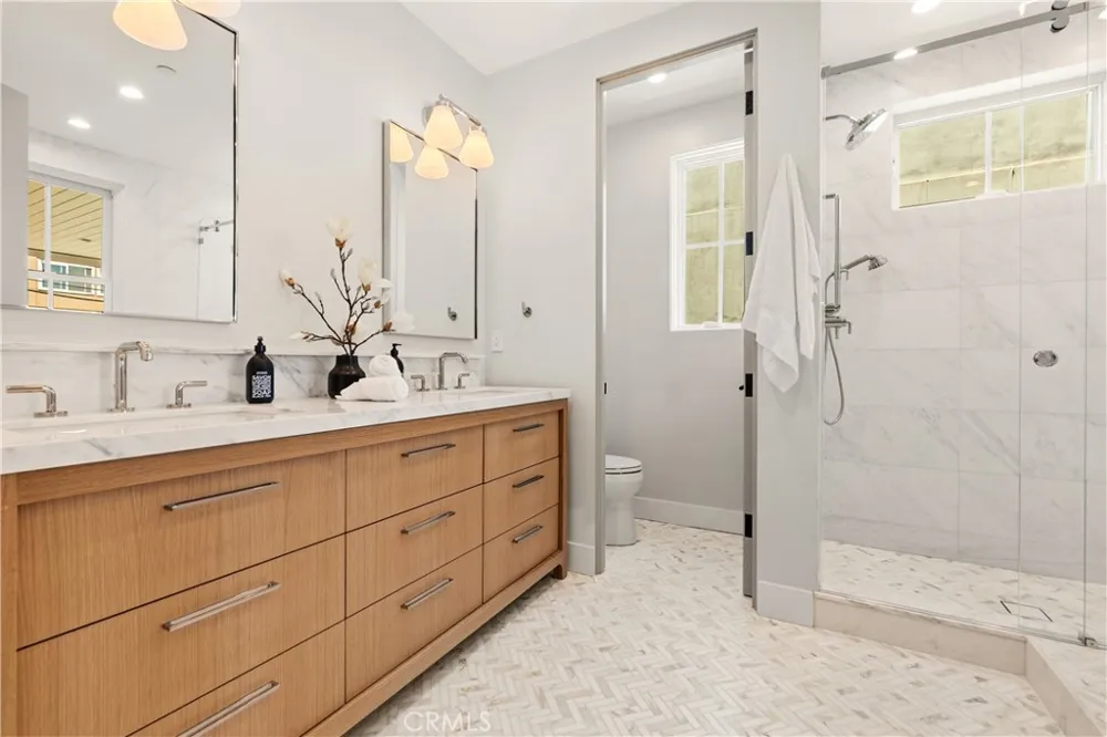 320 1st St Manhattan Beach, CA 90266