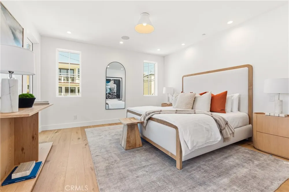 320 1st St Manhattan Beach, CA 90266