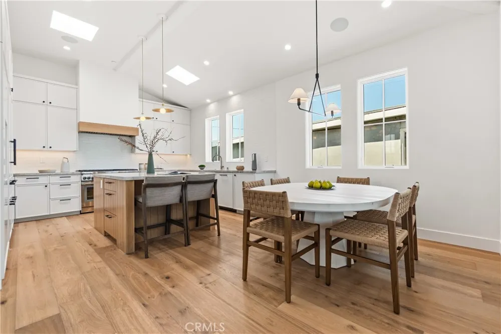 320 1st St Manhattan Beach, CA 90266