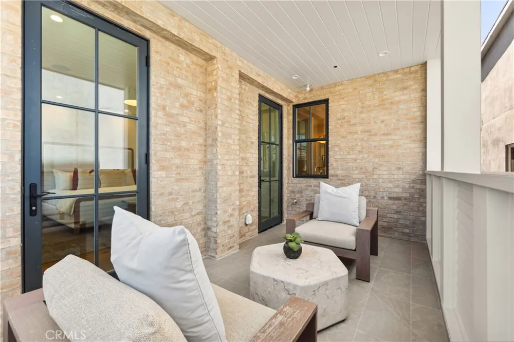 320 1st St Manhattan Beach, CA 90266