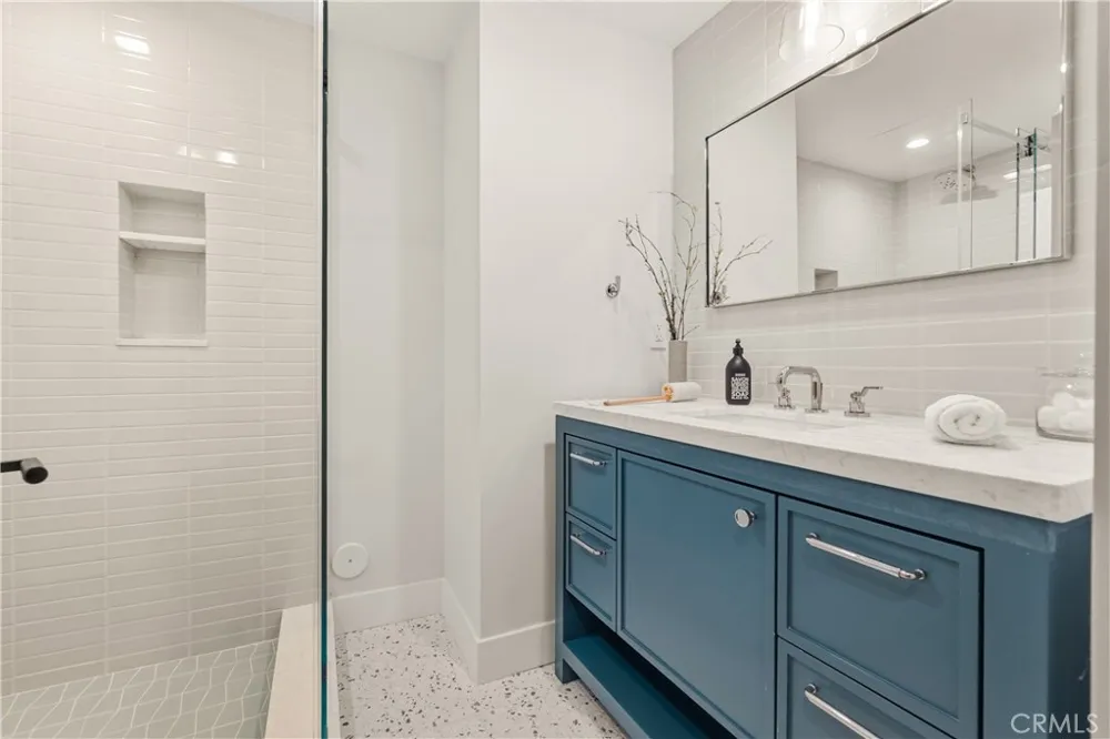 320 1st St Manhattan Beach, CA 90266