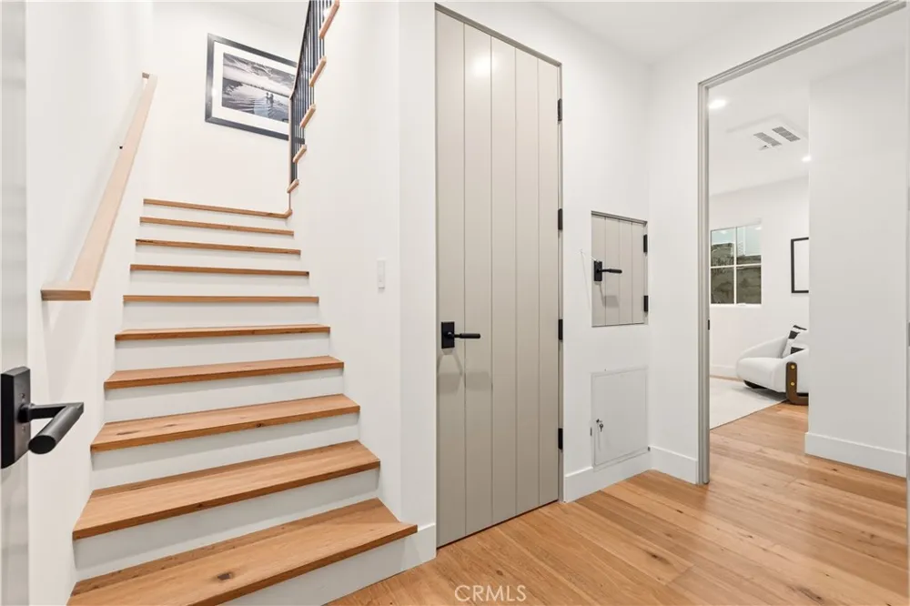 320 1st St Manhattan Beach, CA 90266