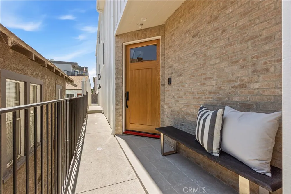320 1st St Manhattan Beach, CA 90266