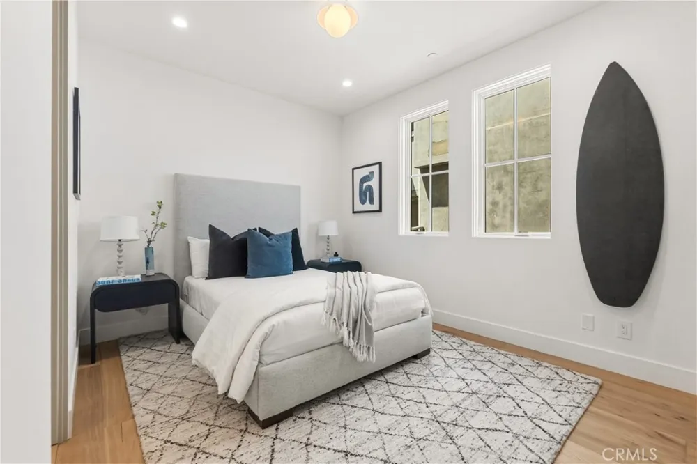 320 1st St Manhattan Beach, CA 90266