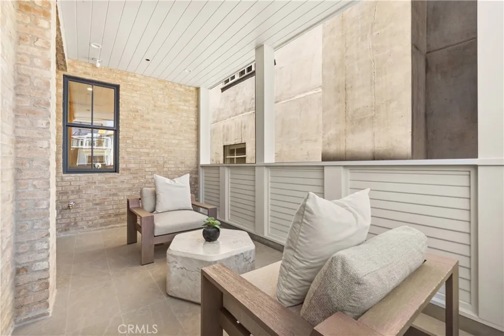 320 1st St Manhattan Beach, CA 90266