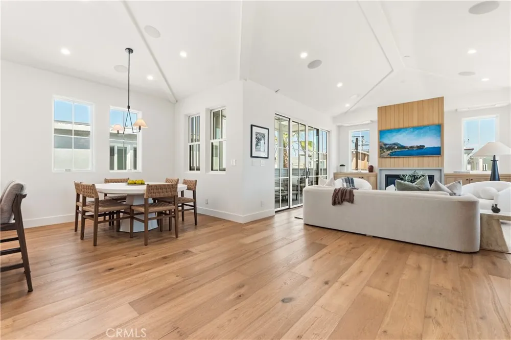 320 1st St Manhattan Beach, CA 90266