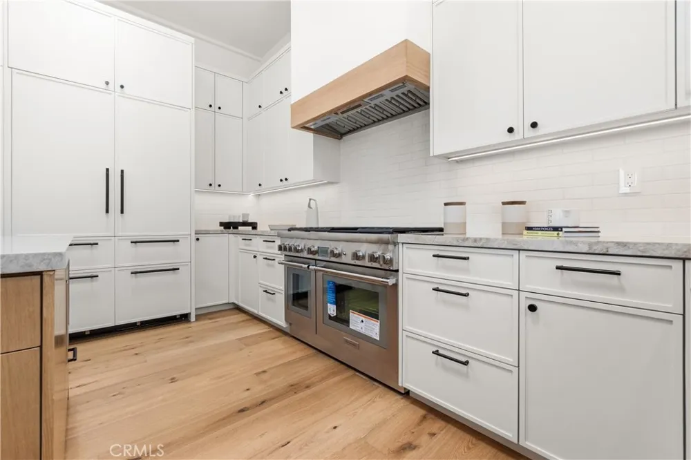 320 1st St Manhattan Beach, CA 90266