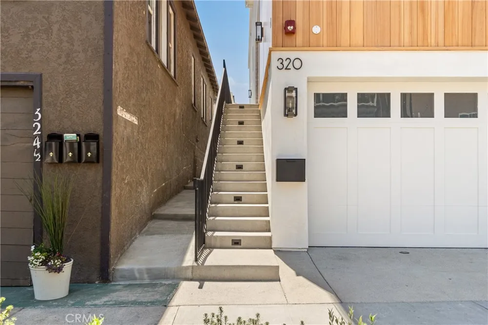 320 1st St Manhattan Beach, CA 90266