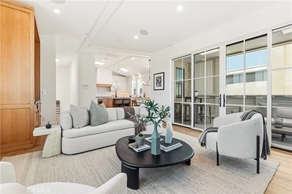 320 1st St Manhattan Beach, CA 90266