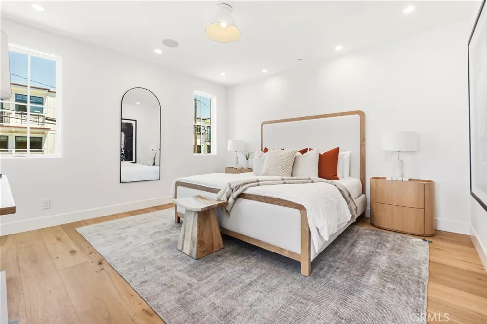 320 1st St Manhattan Beach, CA 90266