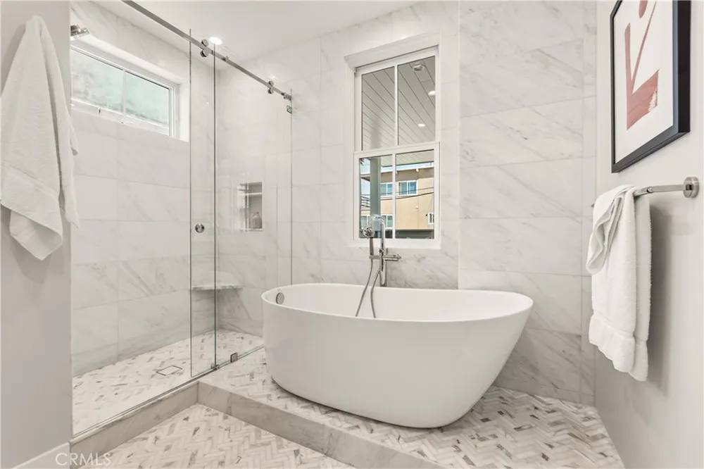 320 1st St Manhattan Beach, CA 90266