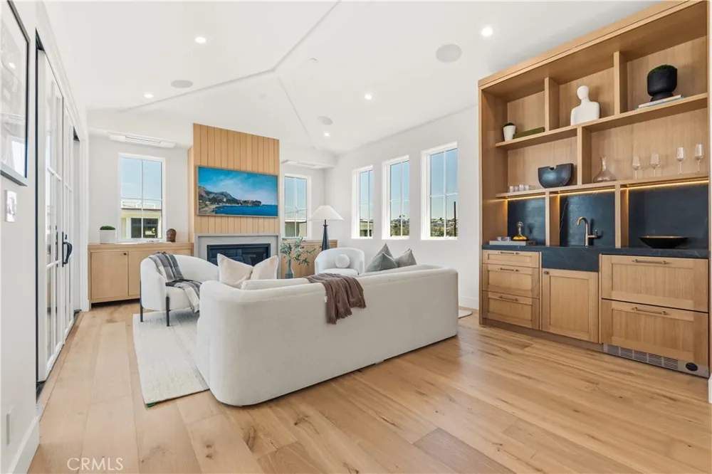 320 1st St Manhattan Beach, CA 90266