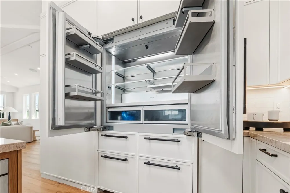 320 1st St Manhattan Beach, CA 90266