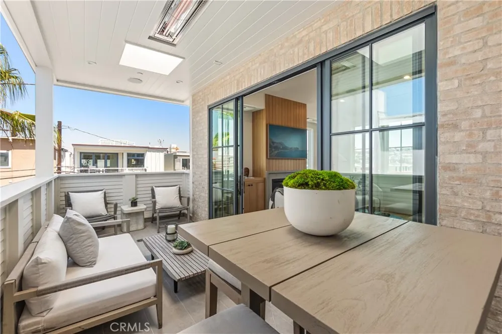 320 1st St Manhattan Beach, CA 90266