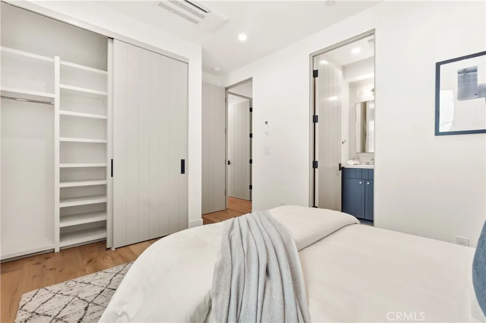 320 1st St Manhattan Beach, CA 90266