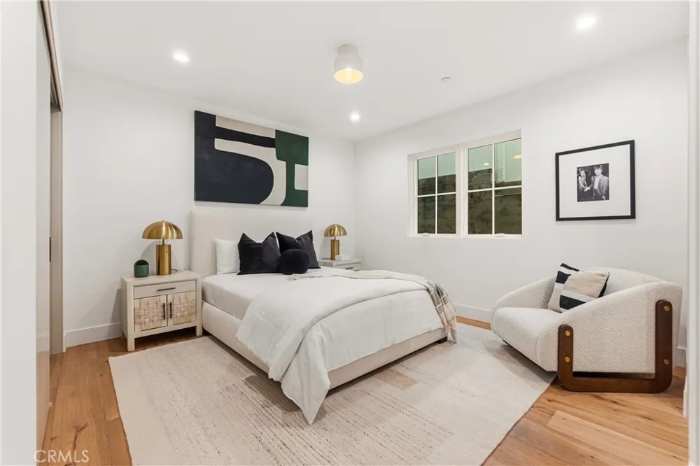 320 1st St Manhattan Beach, CA 90266