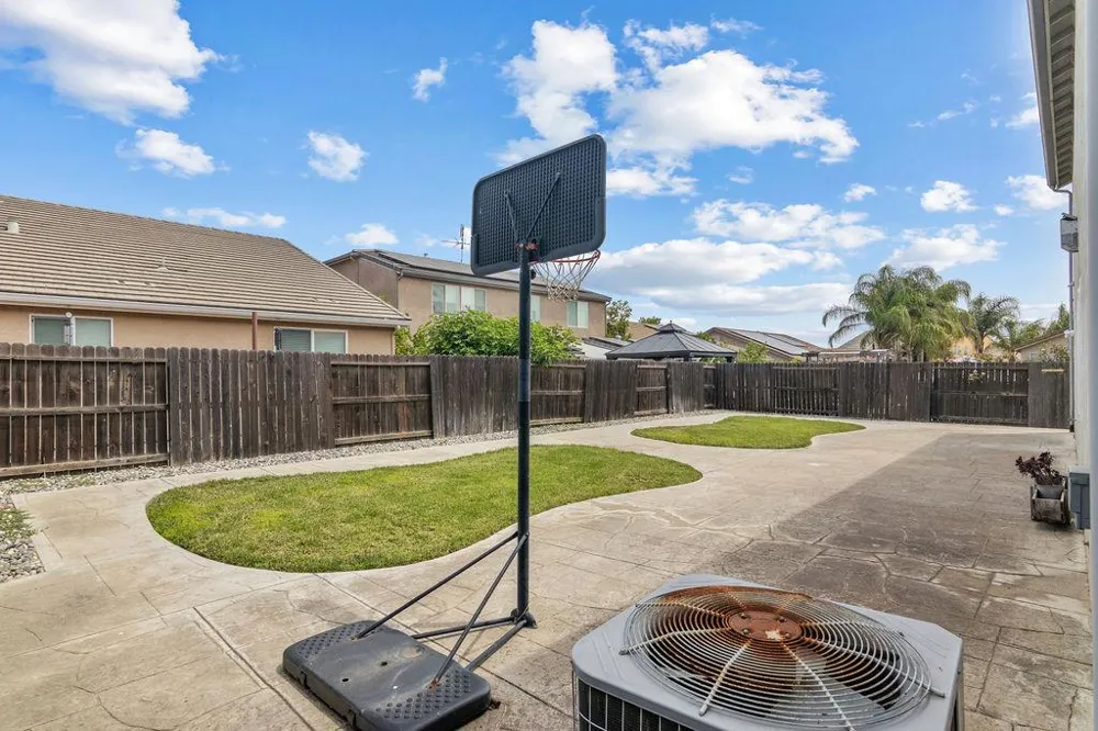 725 Oxalis Drive Newman, CA 95360