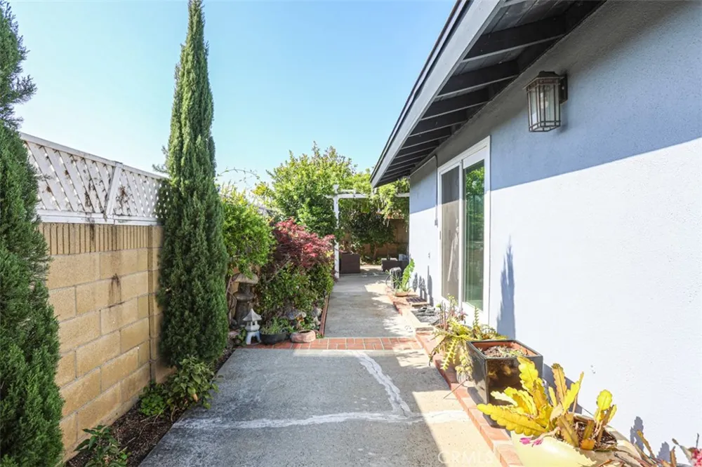 5781 Westmoreland Circle Westminster, CA 92683