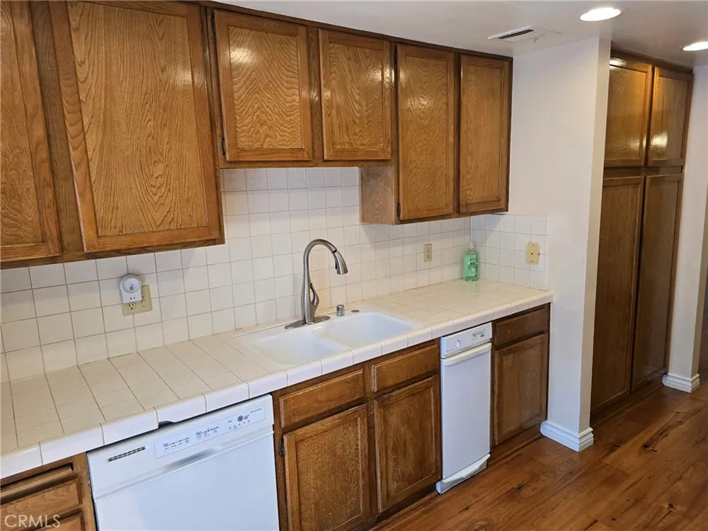 18153 Andrea Circle #4 Northridge, CA 91325