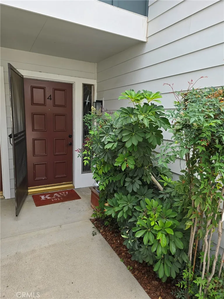 18153 Andrea Circle #4 Northridge, CA 91325