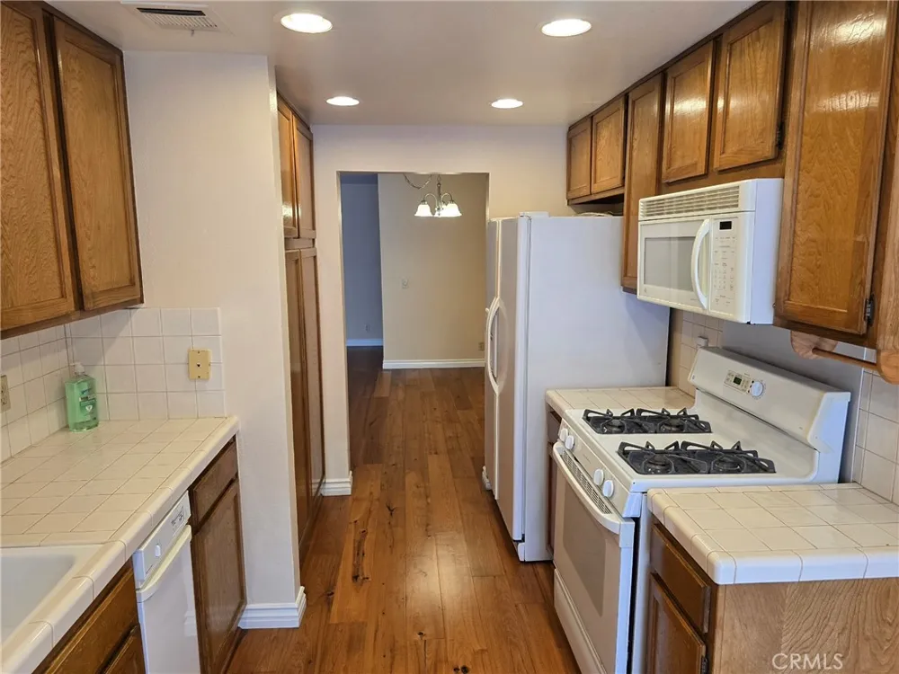 18153 Andrea Circle #4 Northridge, CA 91325