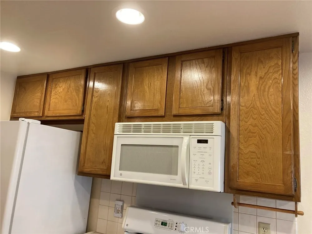 18153 Andrea Circle #4 Northridge, CA 91325