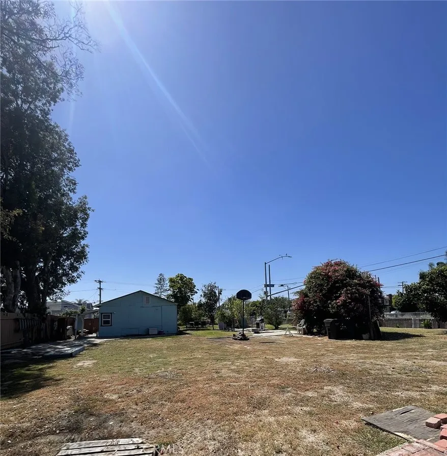 2410 Florida Huntington Beach, CA 92648