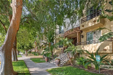 4128 Whitsett #109