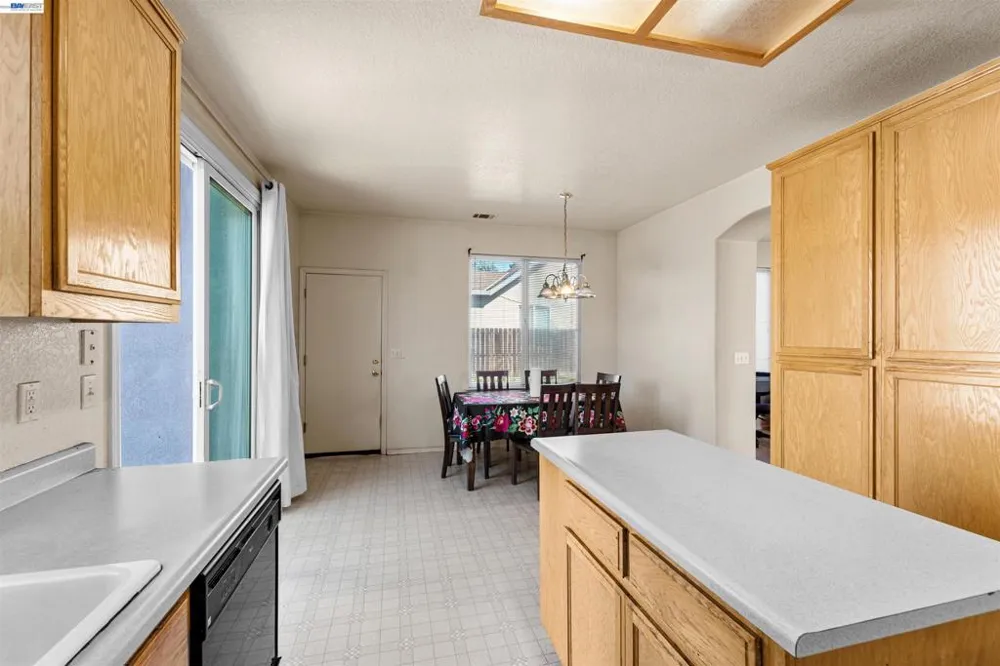 1153 Syracuse Ln Manteca, CA 95336
