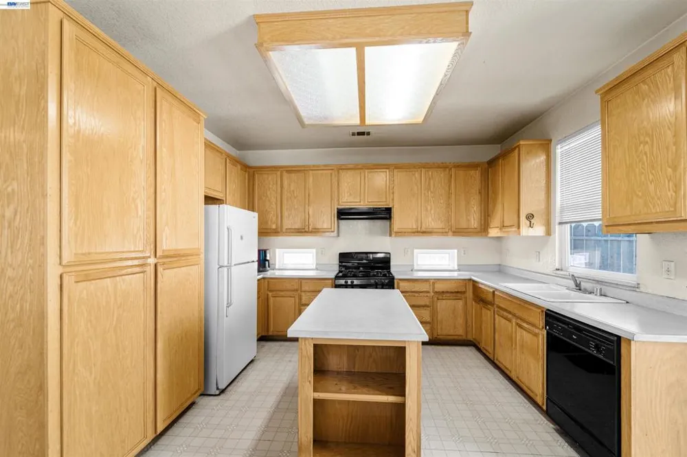 1153 Syracuse Ln Manteca, CA 95336
