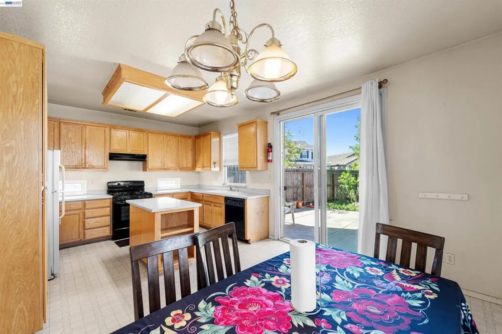 1153 Syracuse Ln Manteca, CA 95336