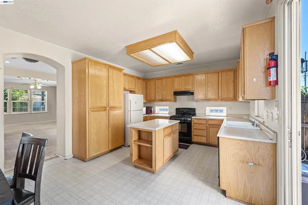 1153 Syracuse Ln Manteca, CA 95336