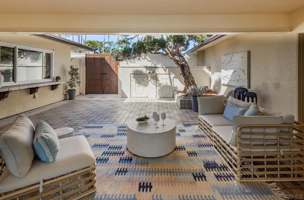 2977 Ocean Street Carlsbad, CA 92008