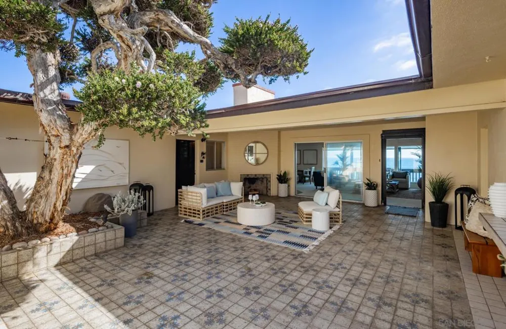 2977 Ocean Street Carlsbad, CA 92008