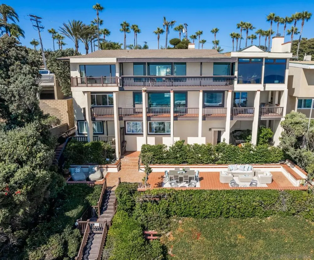 2977 Ocean Street Carlsbad, CA 92008