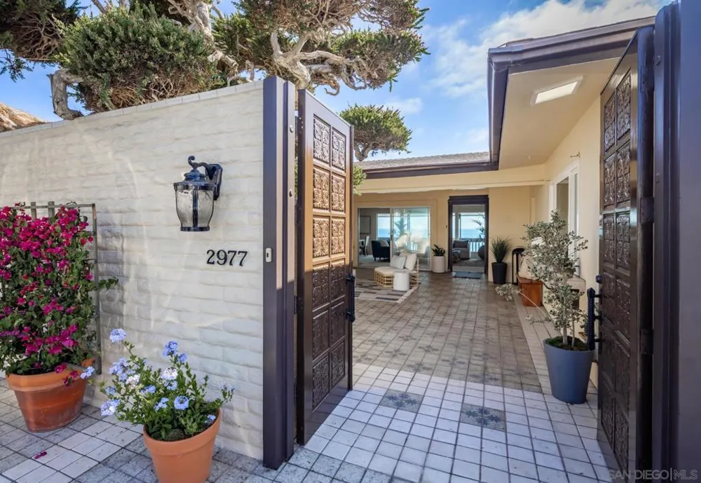 2977 Ocean Street Carlsbad, CA 92008