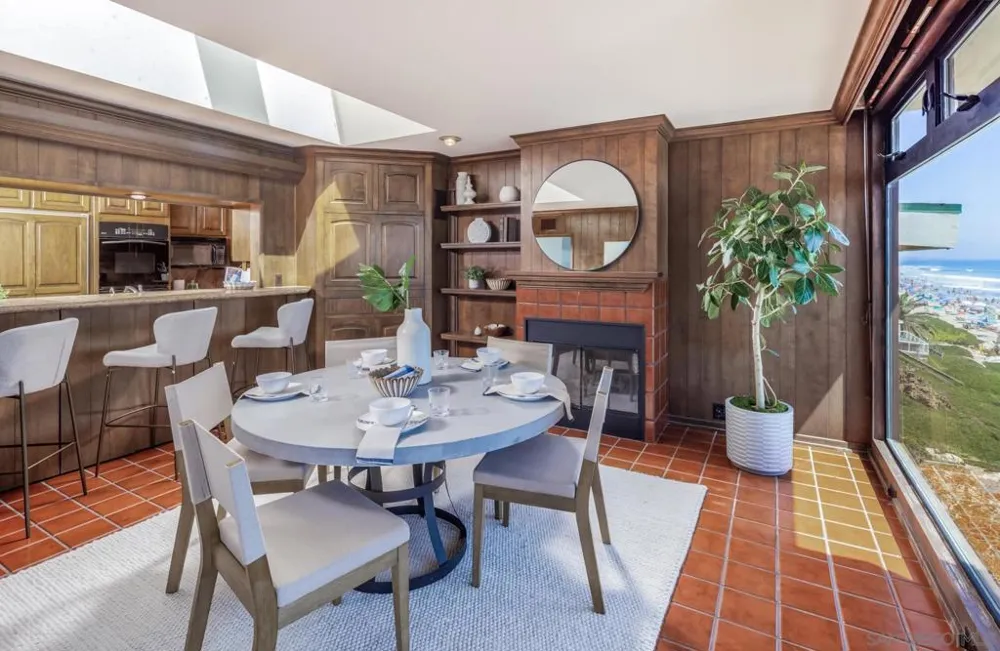 2977 Ocean Street Carlsbad, CA 92008