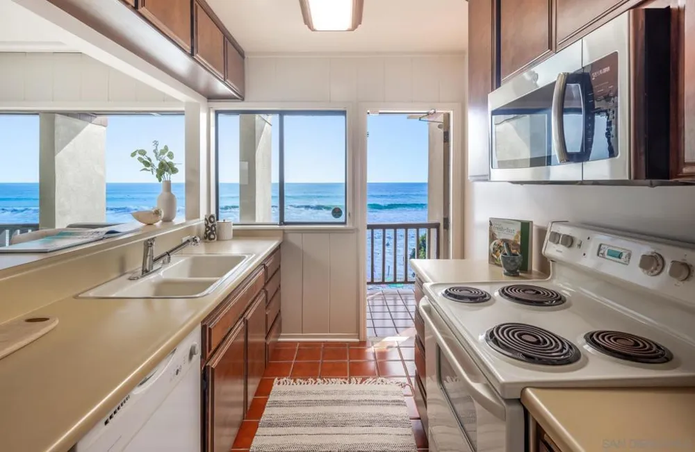 2977 Ocean Street Carlsbad, CA 92008
